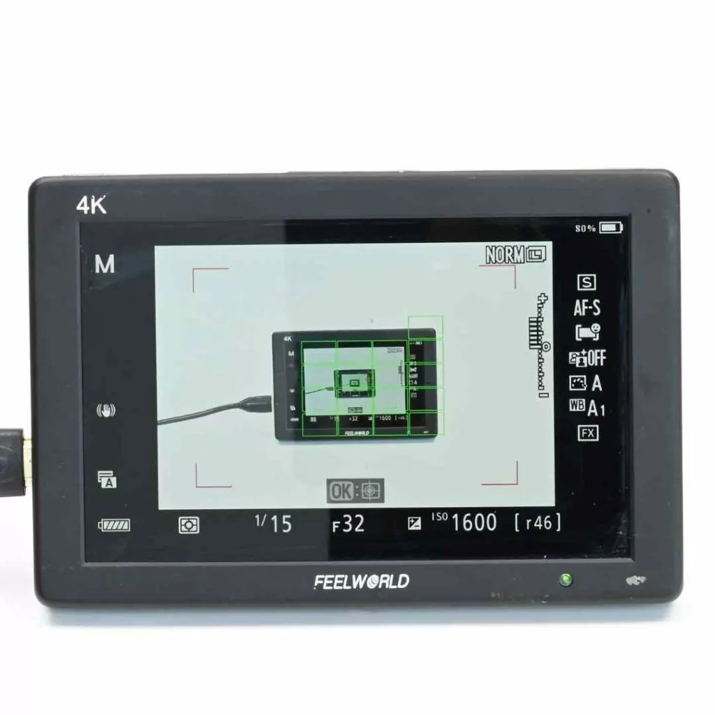 External camera screen