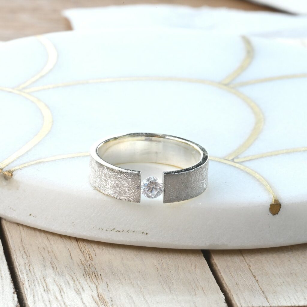 Tension set ring