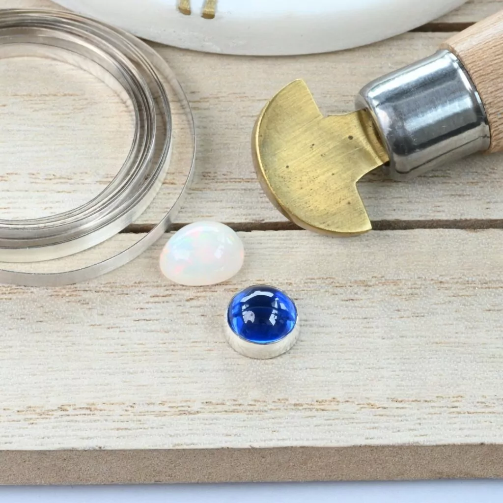 bezel setting with bezel rocker and bezel wire bezel setting with bezel rocker and bezel wire