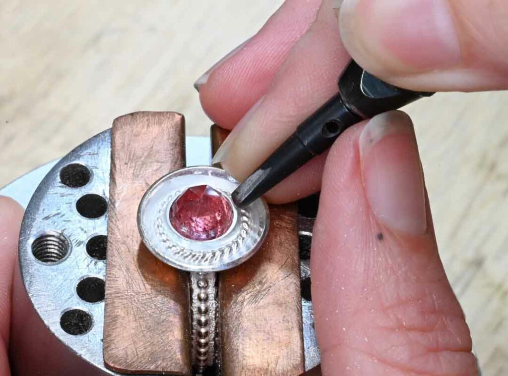 Bezel setting with a foredom hammer handpiece